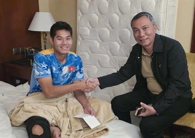 Hình ảnh minh họa các hành vi bị cấm, với các biểu tượng cảnh báo và bảo mật